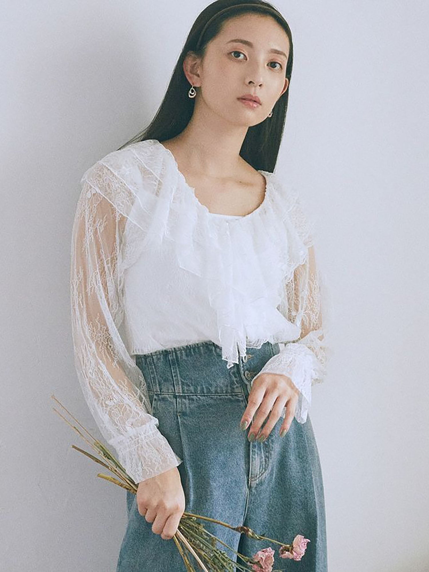 Emiyo SET Ruffled Lace Blouse