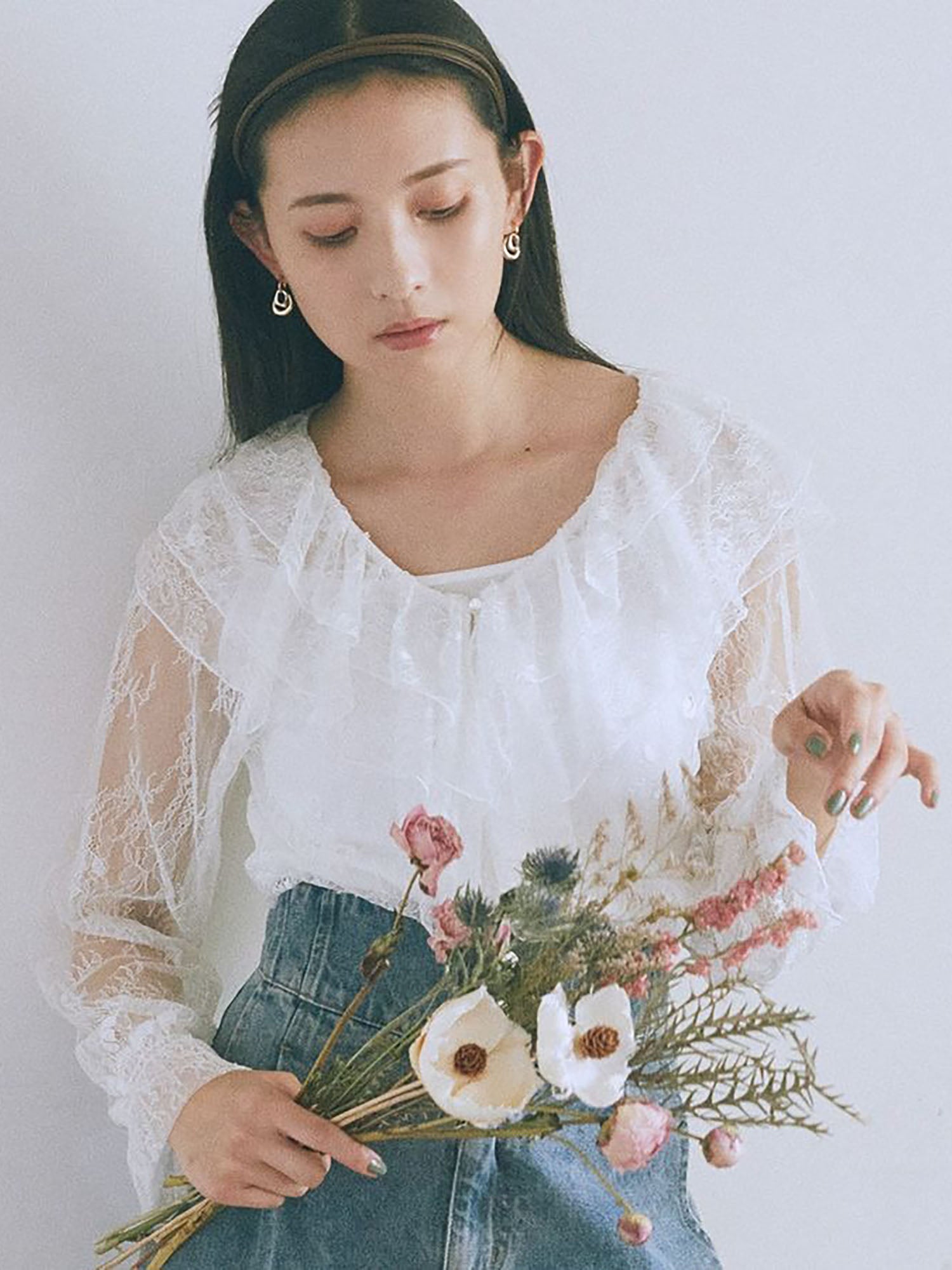 Emiyo SET Ruffled Lace Blouse