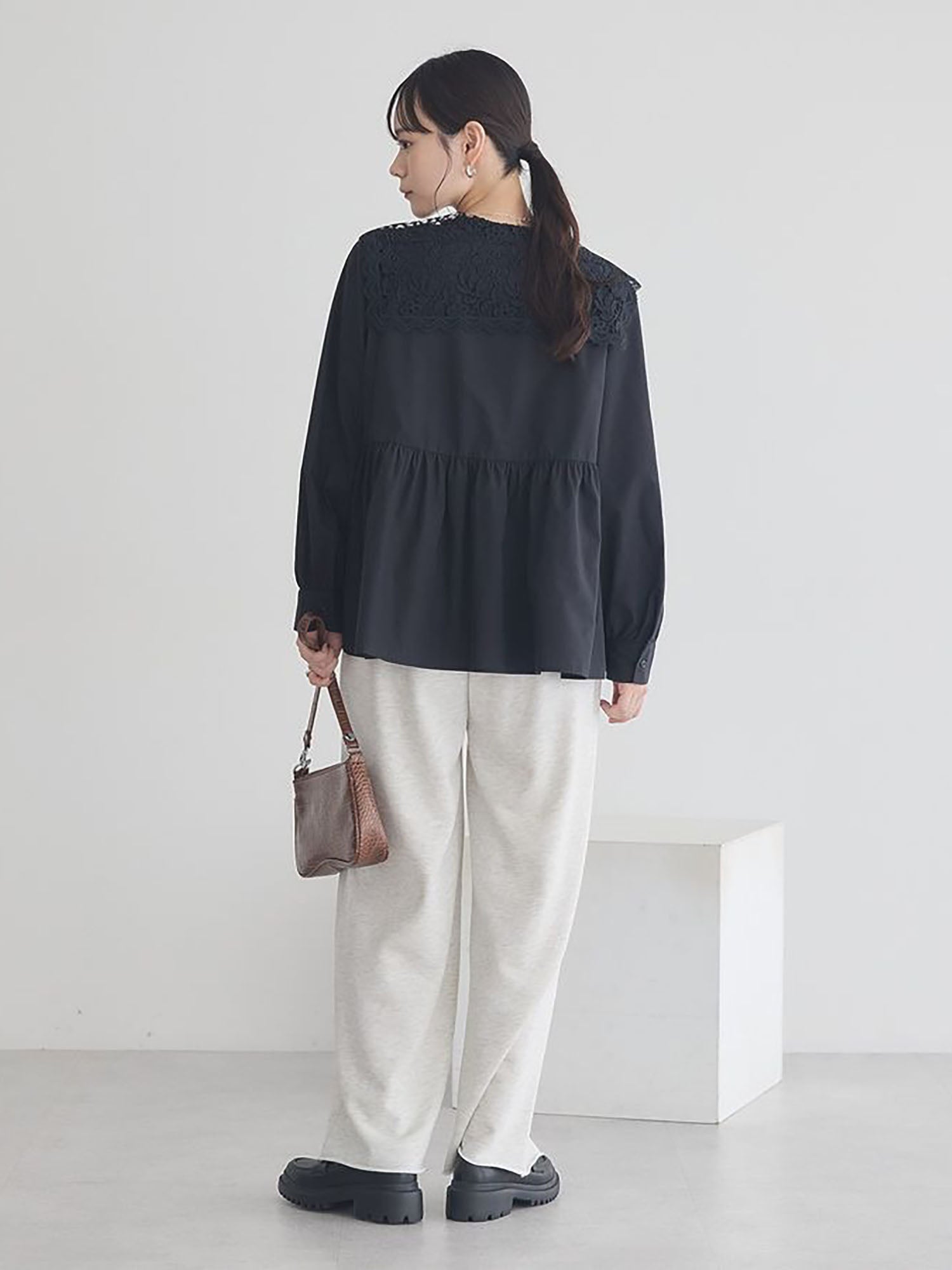 Arisa Lace Collar Blouse