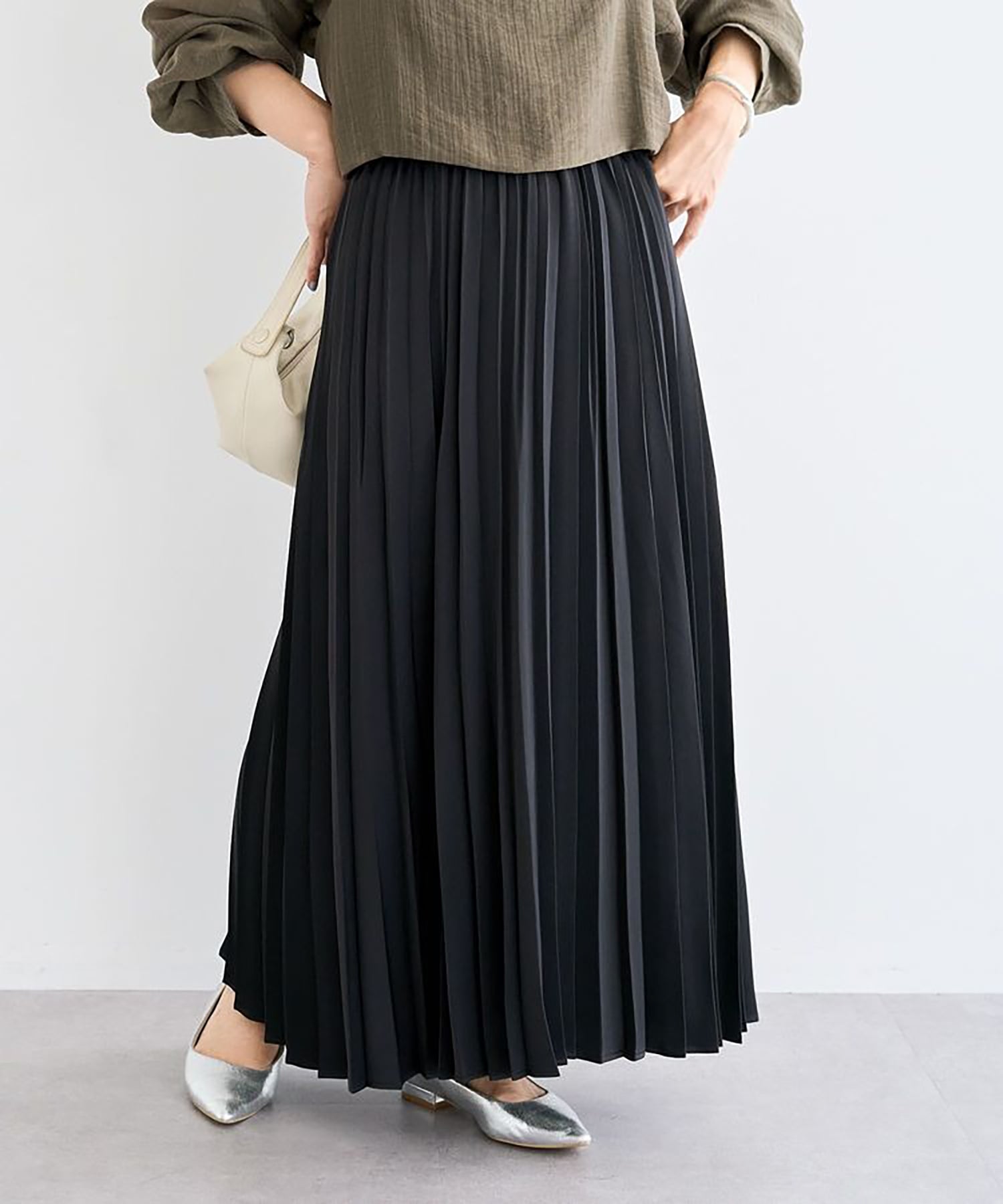 Aokiro Satin Pleated Skirt