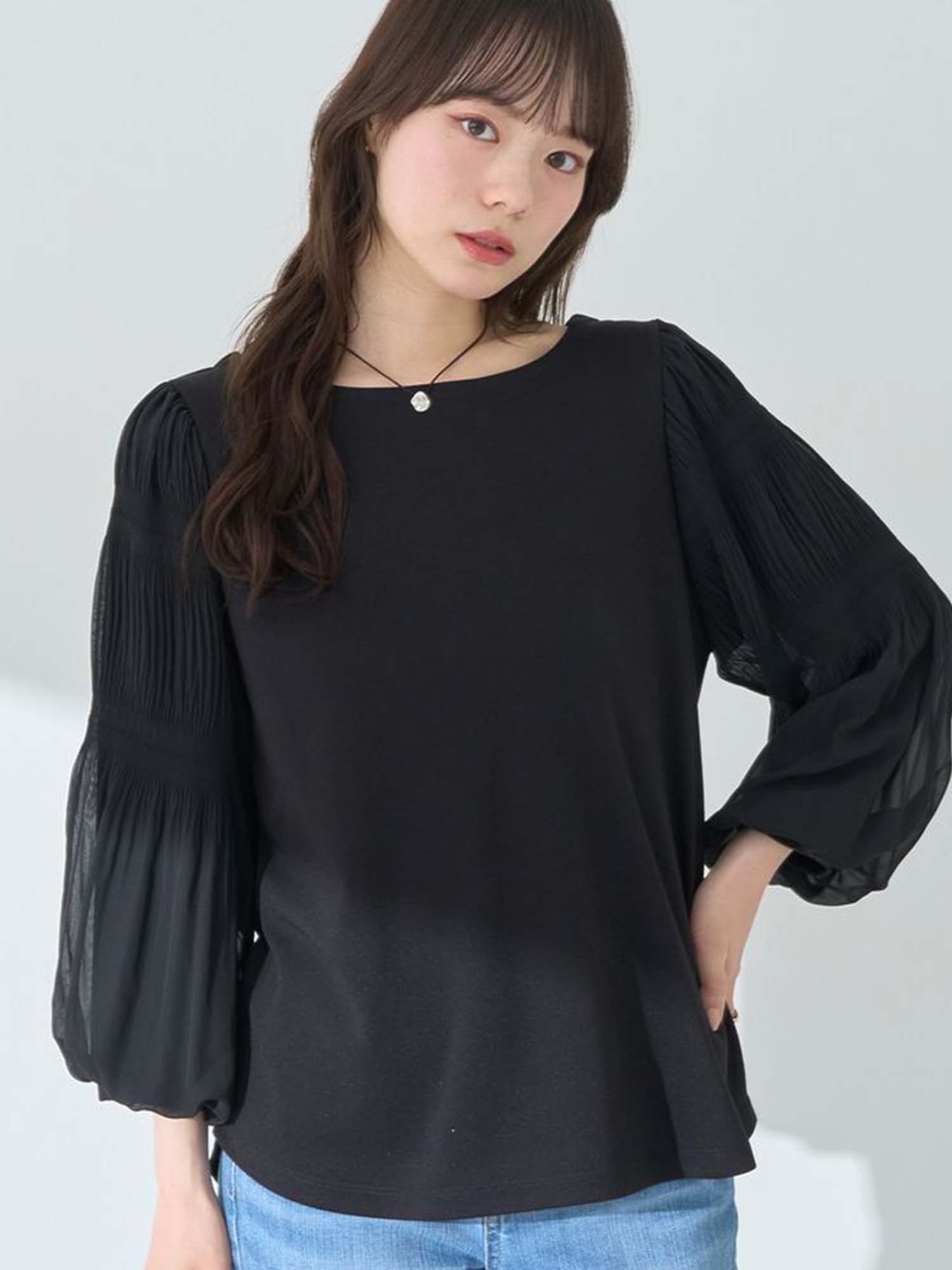 Moji Pleated Sleeve Blouse