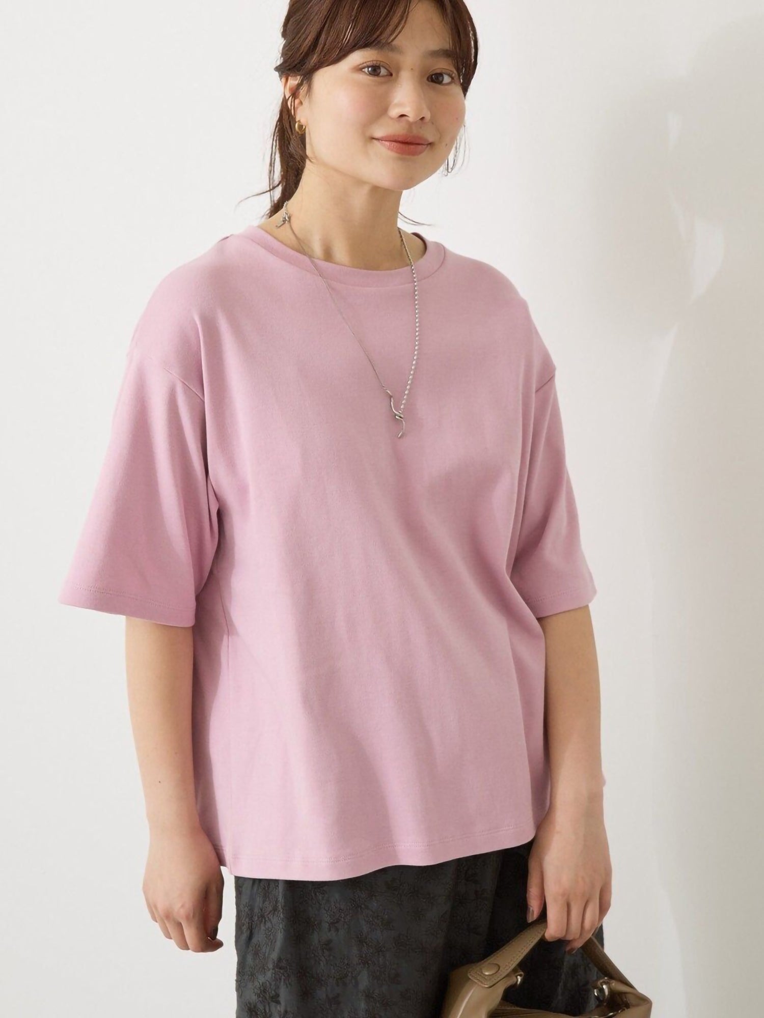 Ayami Loose-Fitting Crew Neck T-Shirt