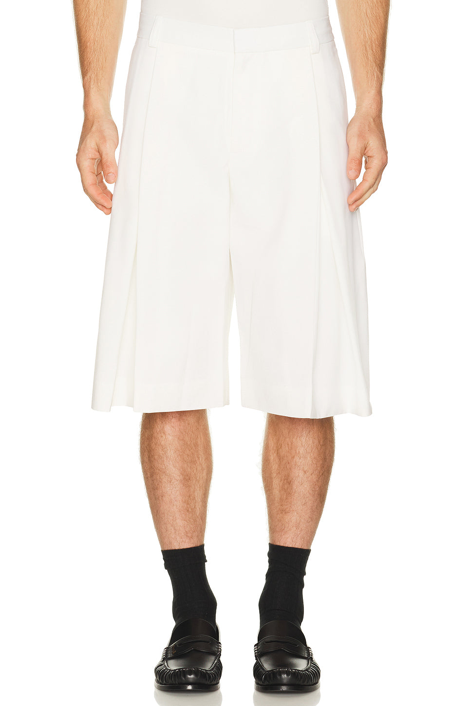 Pleated Baggy Shorts