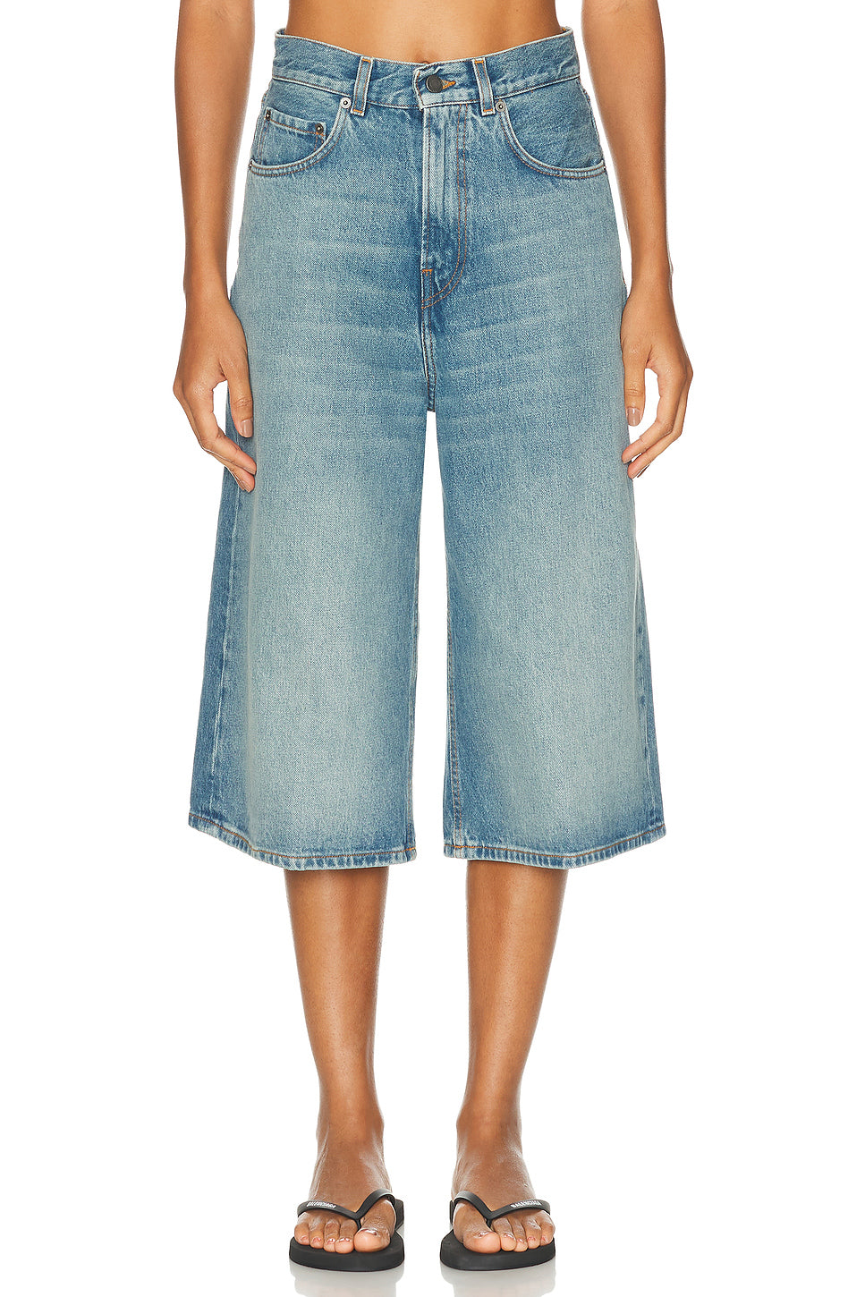 Belle Short