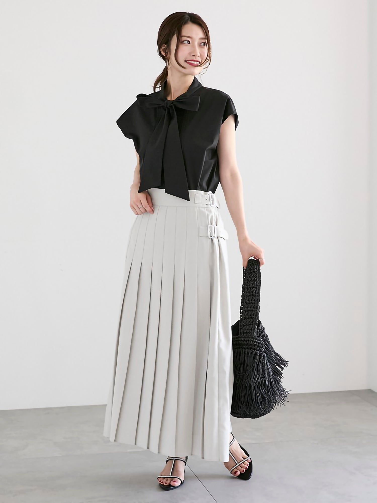 Isamori Side Belt Pleated Skirt