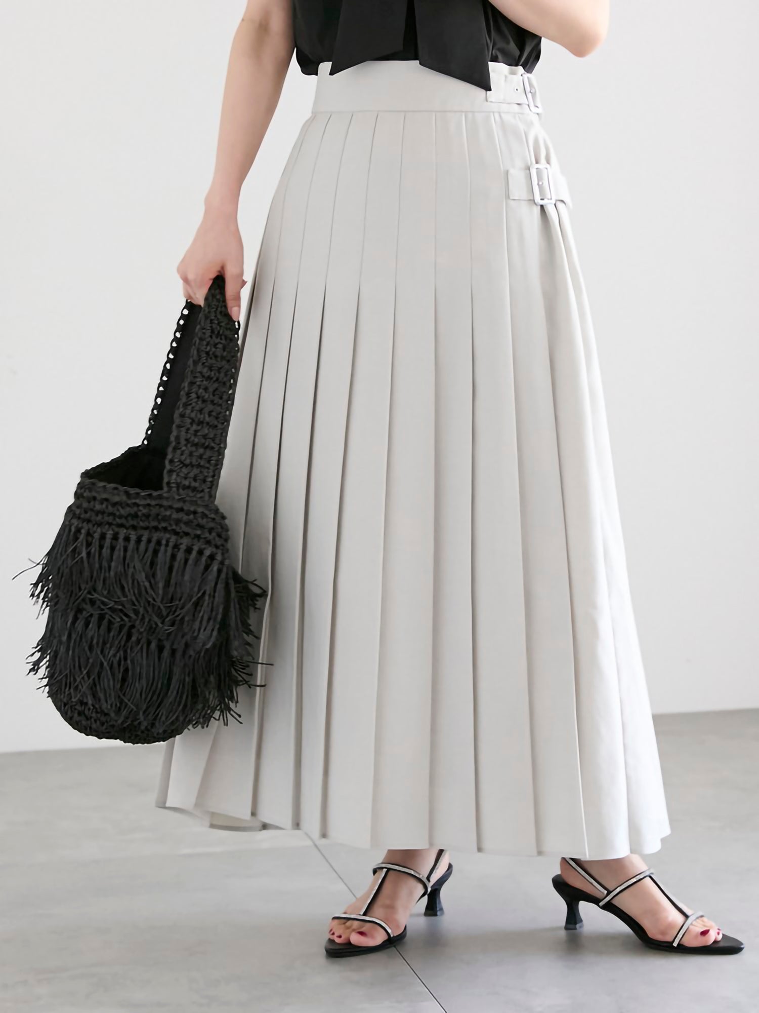 Isamori Side Belt Pleated Skirt
