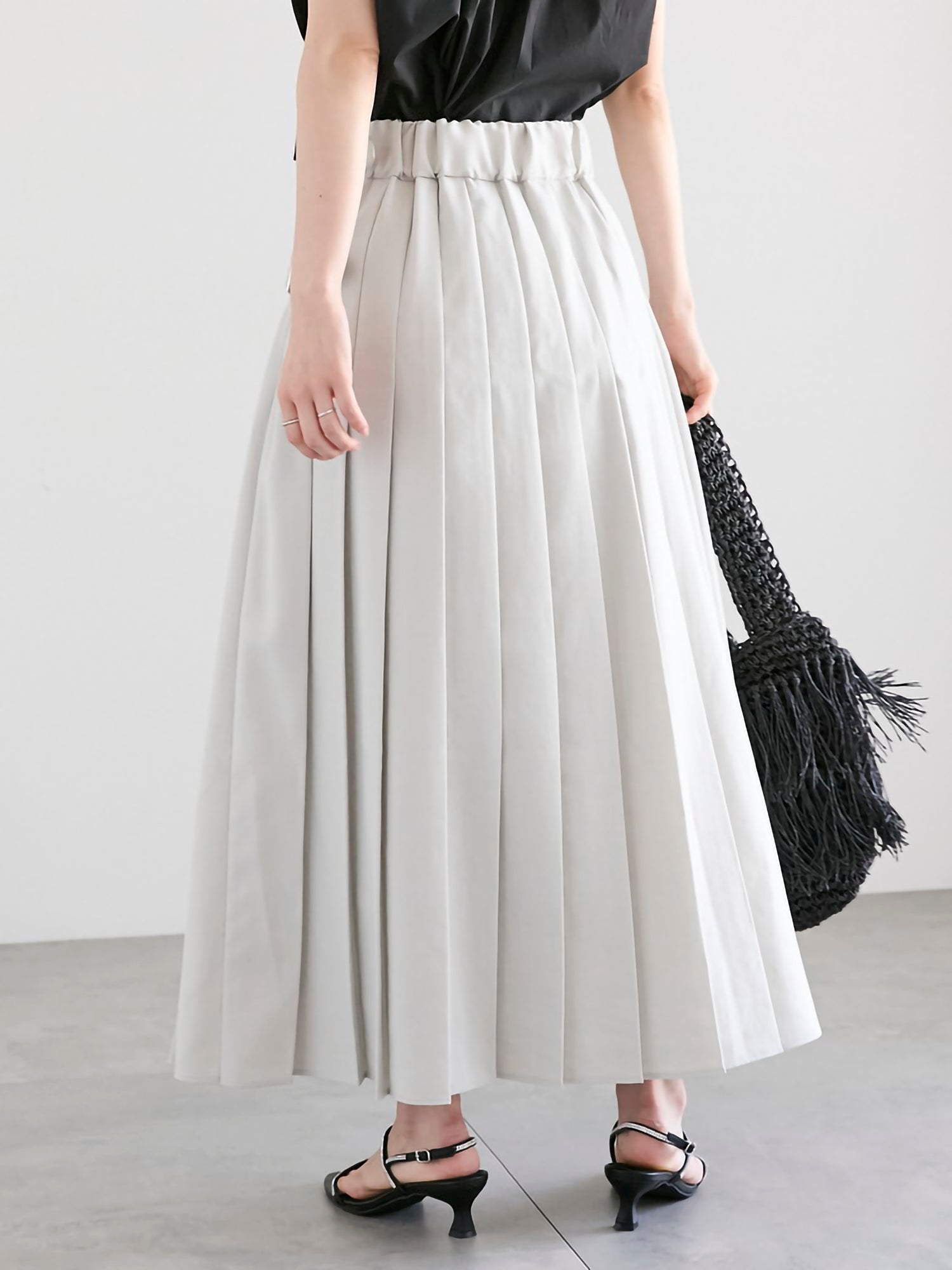 Isamori Side Belt Pleated Skirt