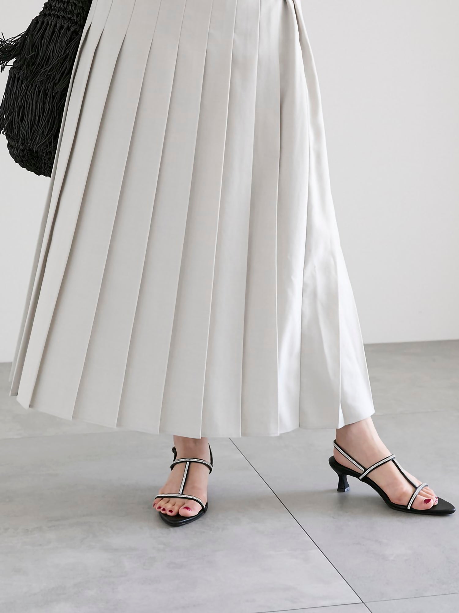 Isamori Side Belt Pleated Skirt