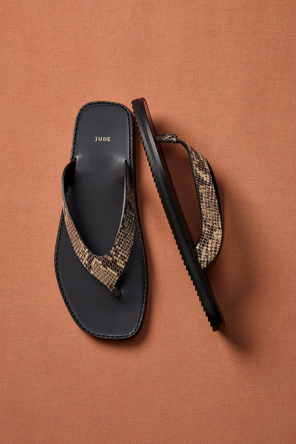 for FWRD Vermelho Sandal