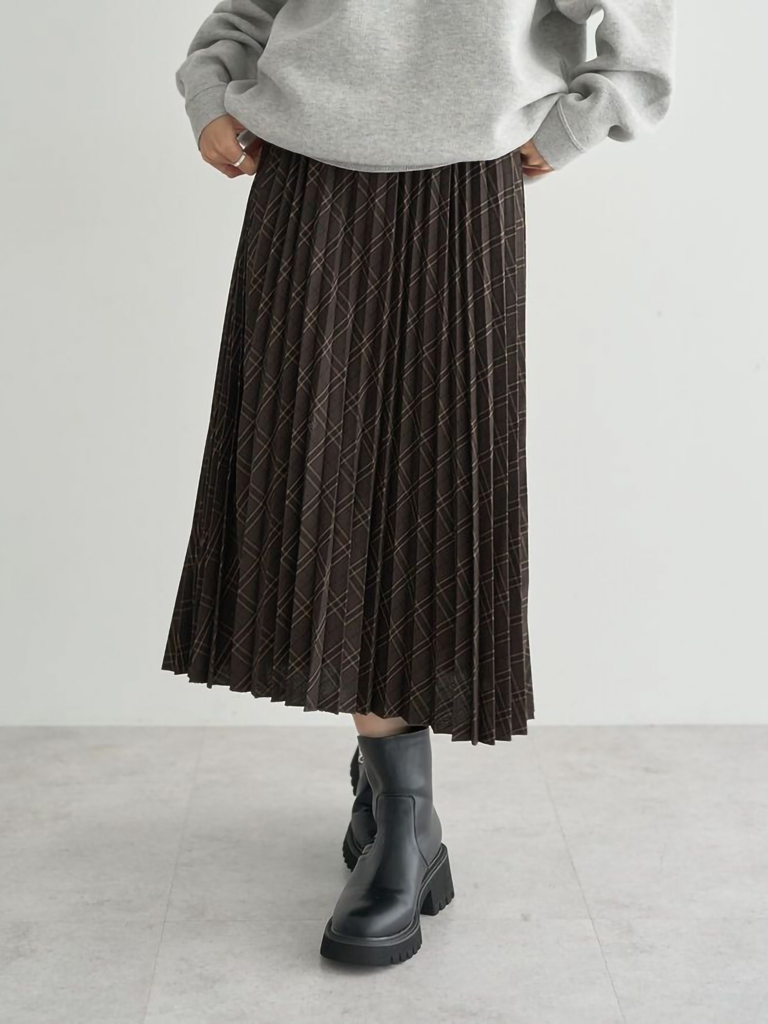 Namika Pleated Skirt