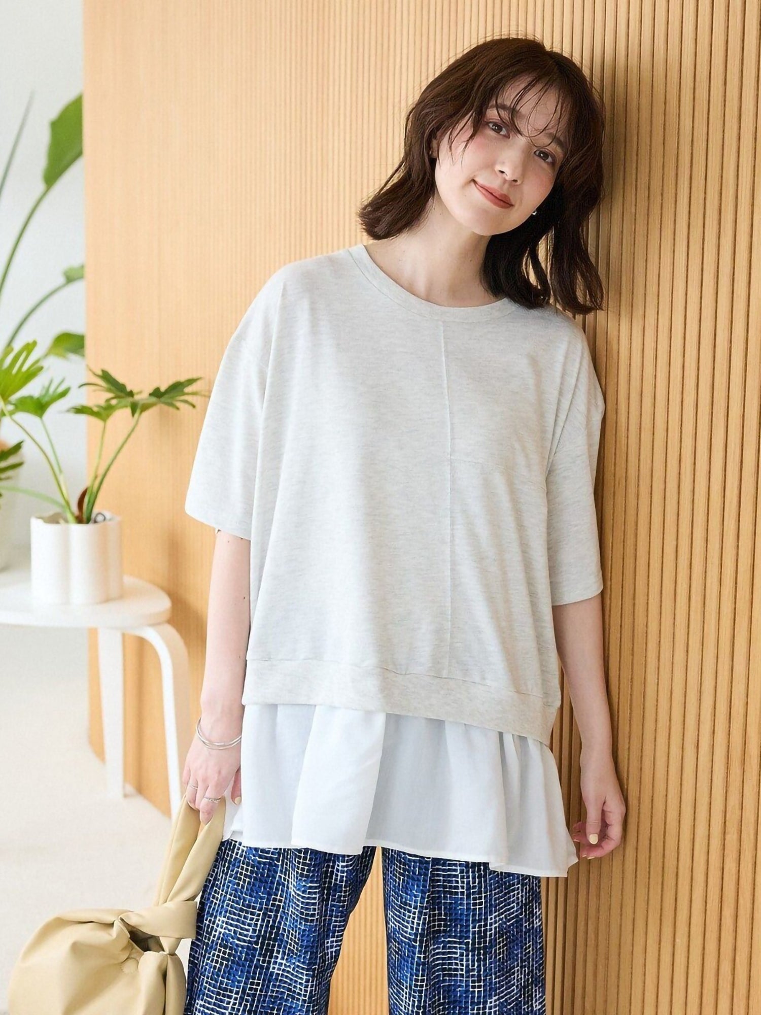 Rinoka Five-Quarter Sleeve Pullover With Ruffled Hem