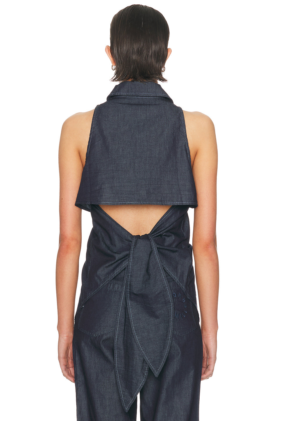Loch Sleeveless Chambray Button Up Top