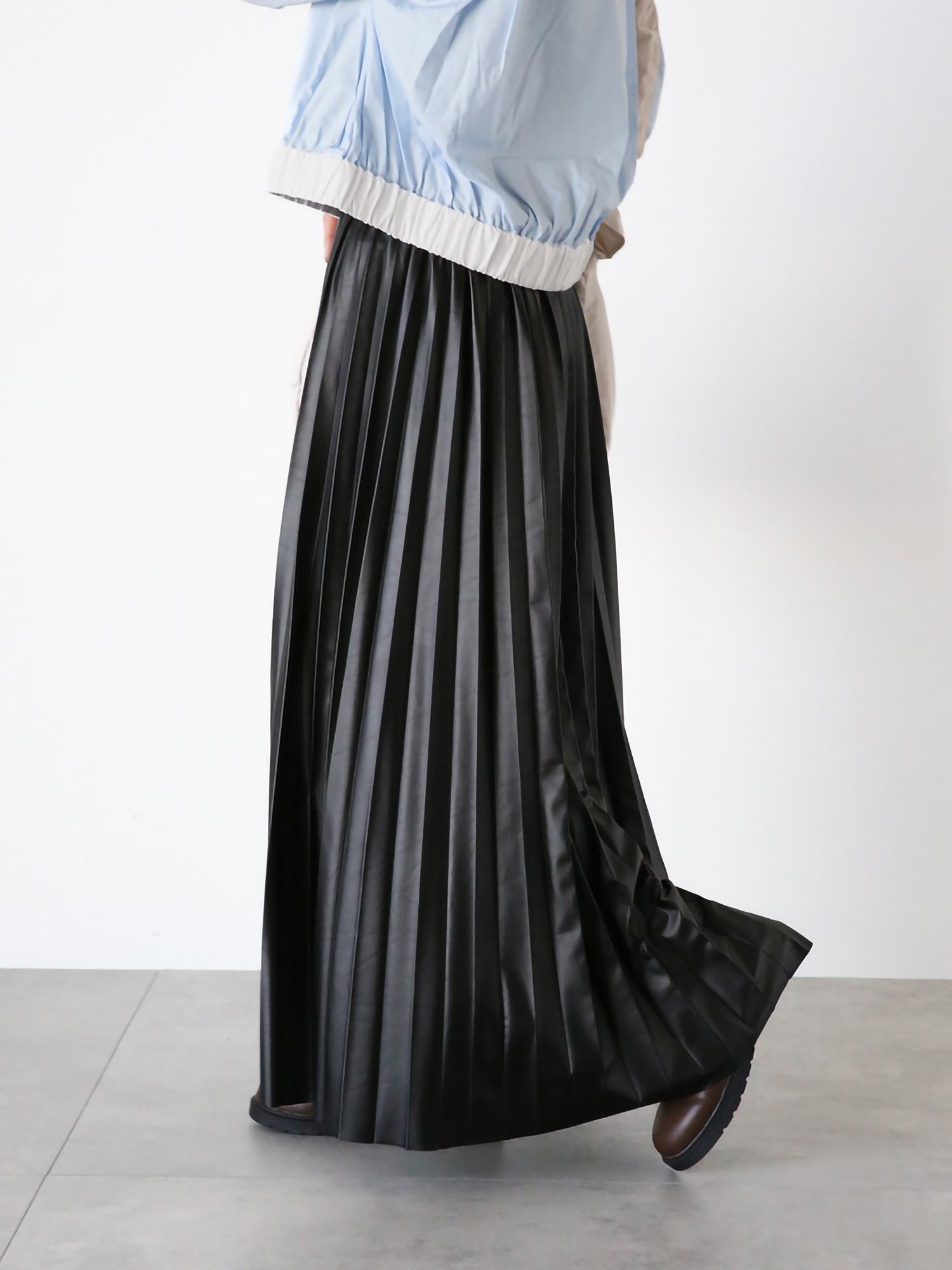 Takamine Glossy Pleated Skirt
