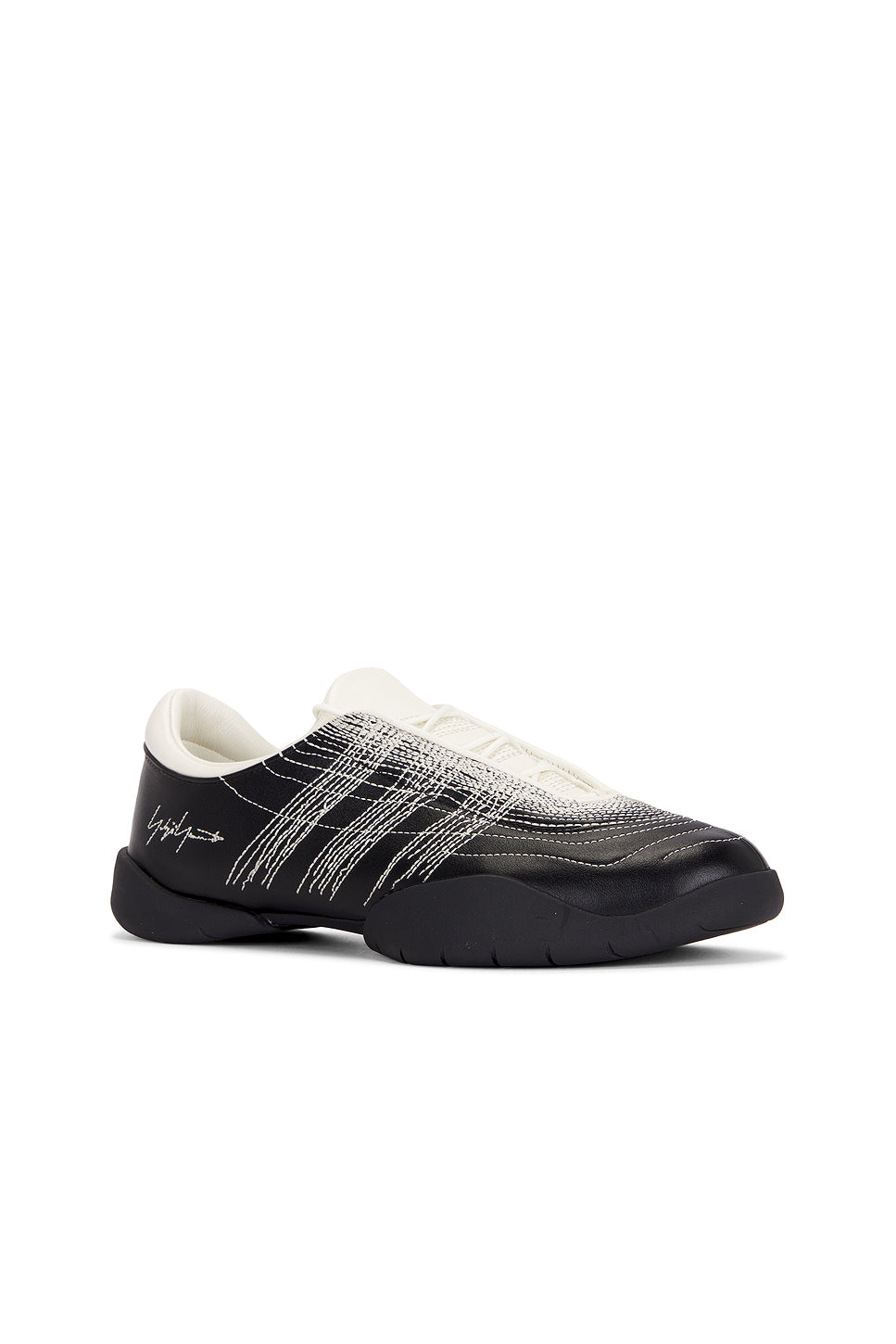 Regu Embroidery Sneaker
