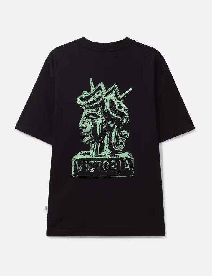 Queenhead Statue Short Sleeves T-Shirt