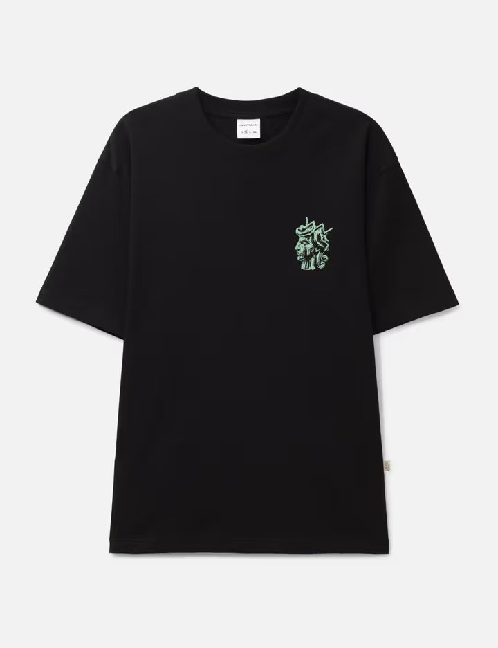 Queenhead Statue Short Sleeves T-Shirt