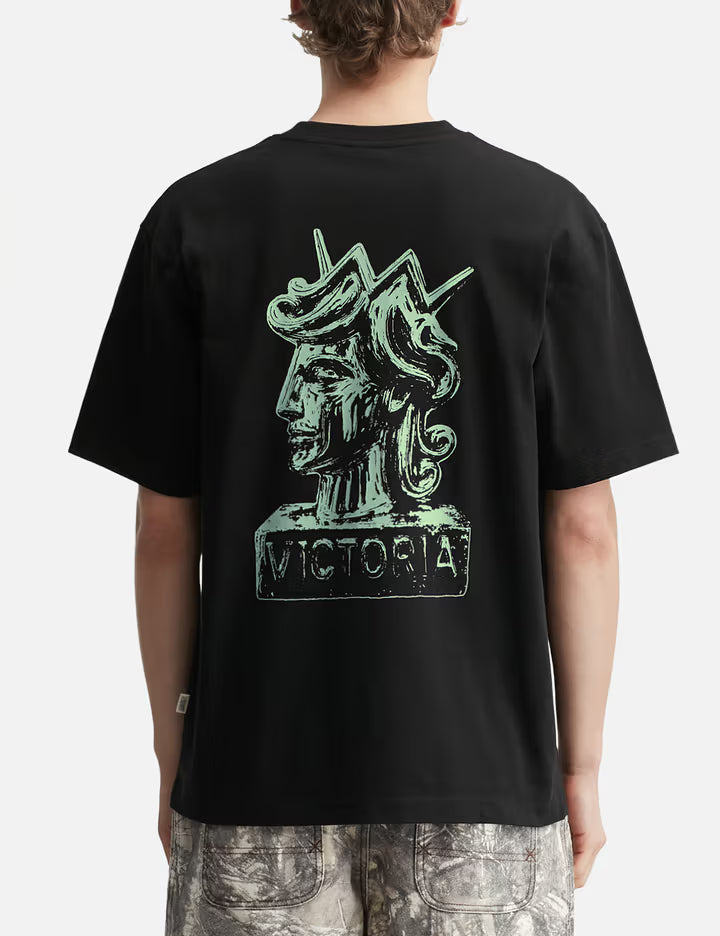 Queenhead Statue Short Sleeves T-Shirt