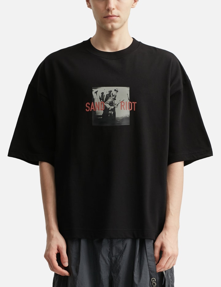 GOOPiMADE x TIGHTBOOTH “GTB-03T” Sand Riot Logo T-shirt