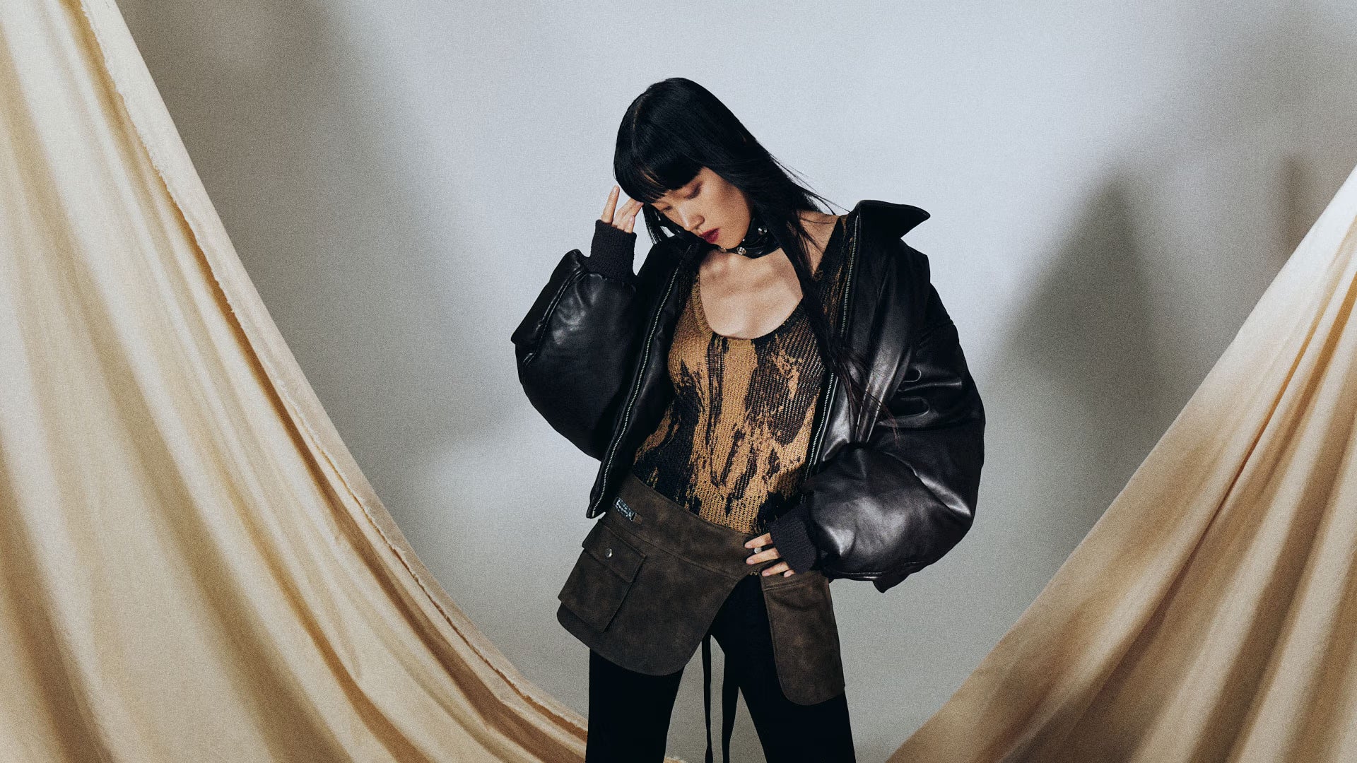LEATHER REBEL'S ATTIRE: Panduan Gaya Pakaian Kulit Kontemporer