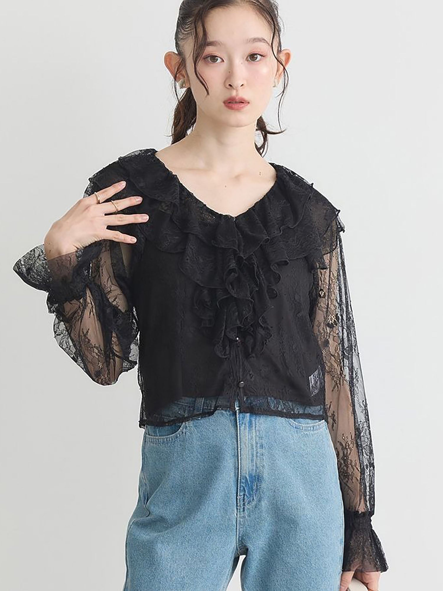 Emiyo SET Ruffled Lace Blouse