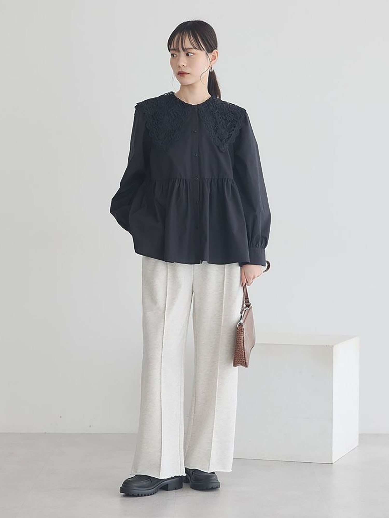 Arisa Lace Collar Blouse