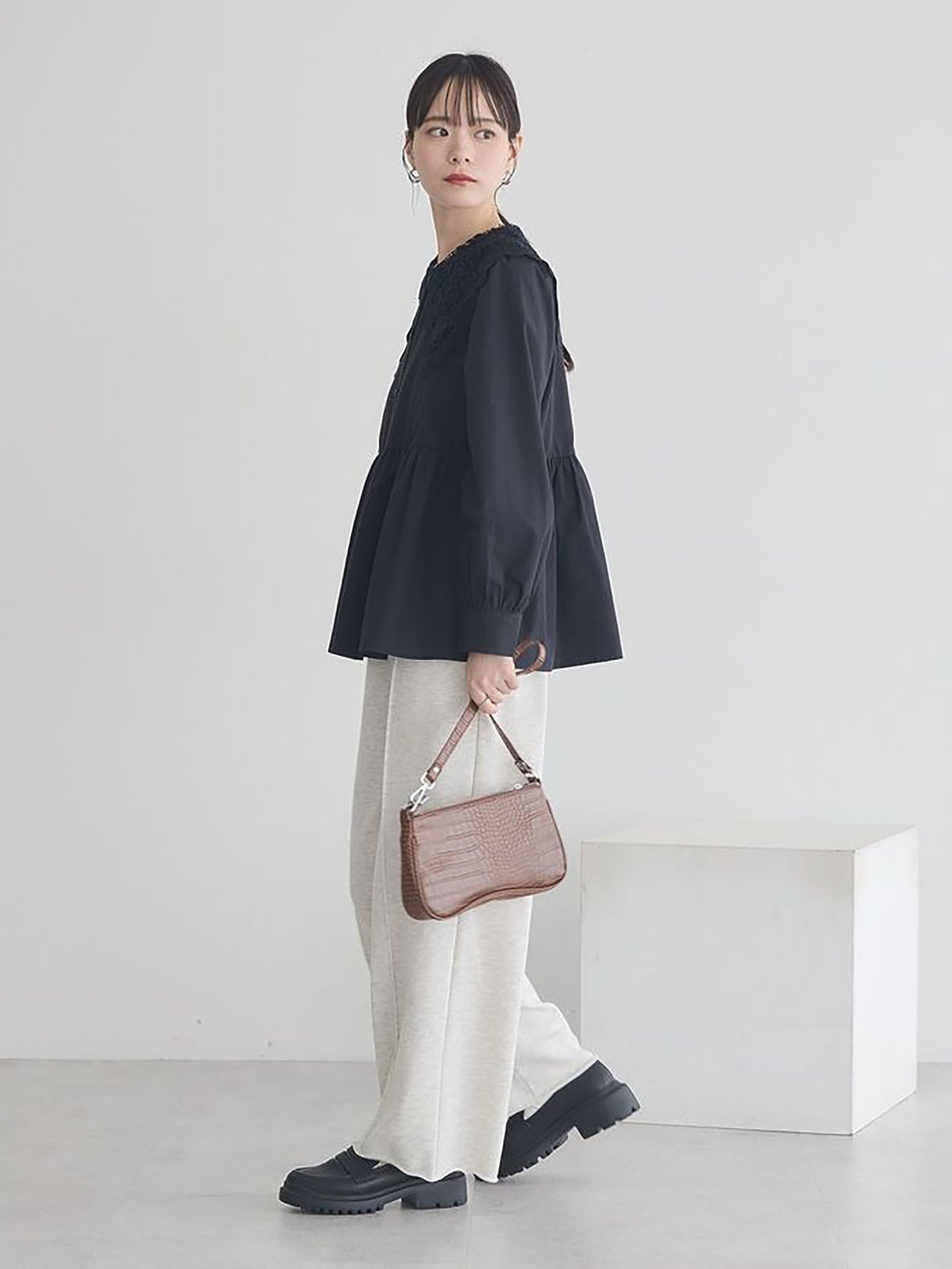 Arisa Lace Collar Blouse