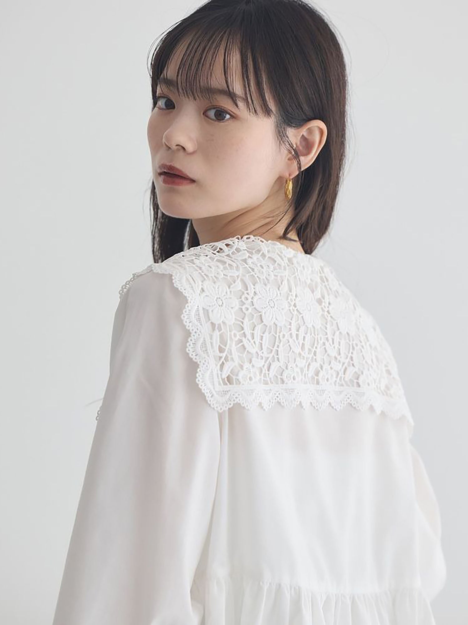 Arisa Lace Collar Blouse