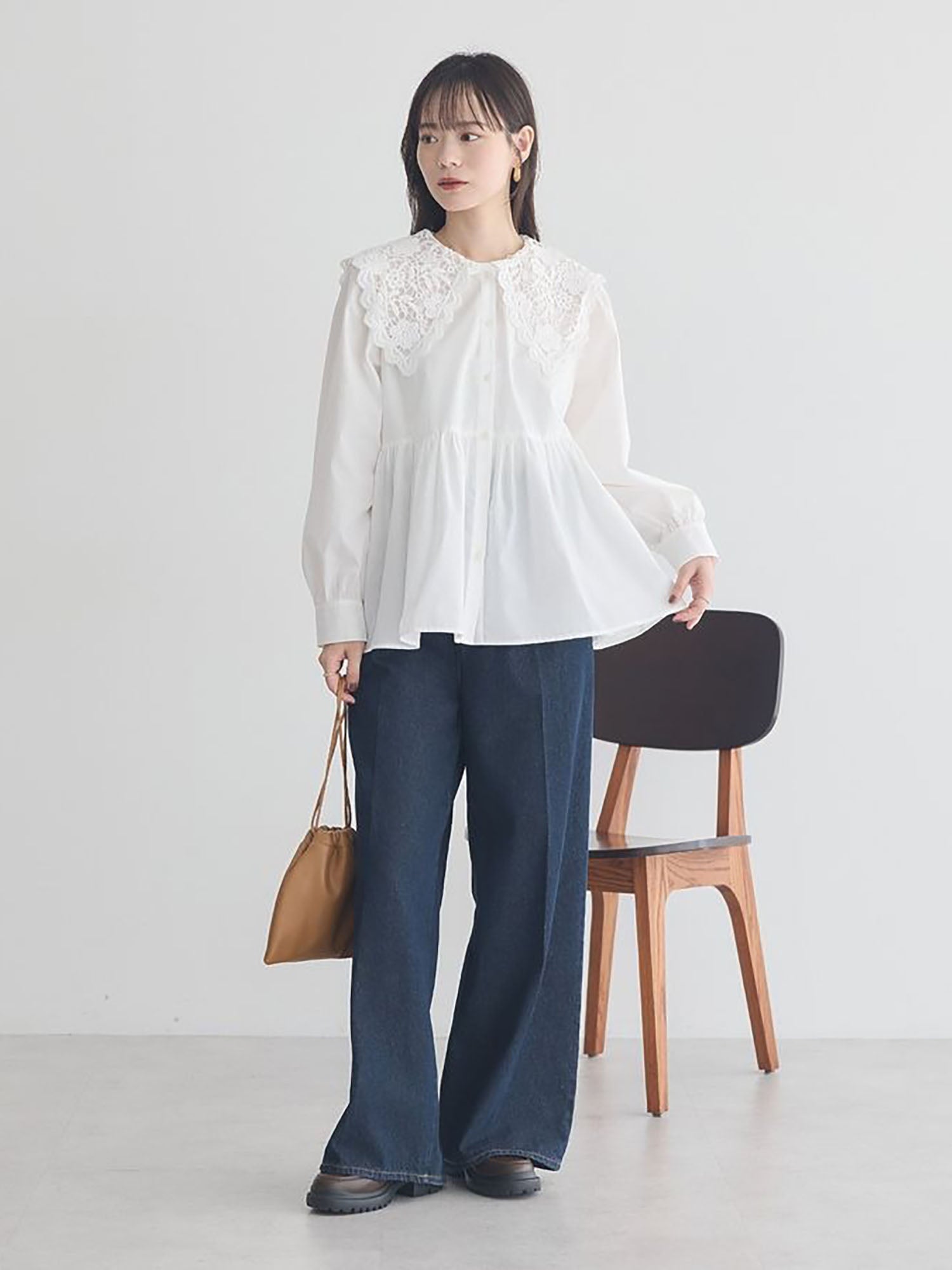 Arisa Lace Collar Blouse