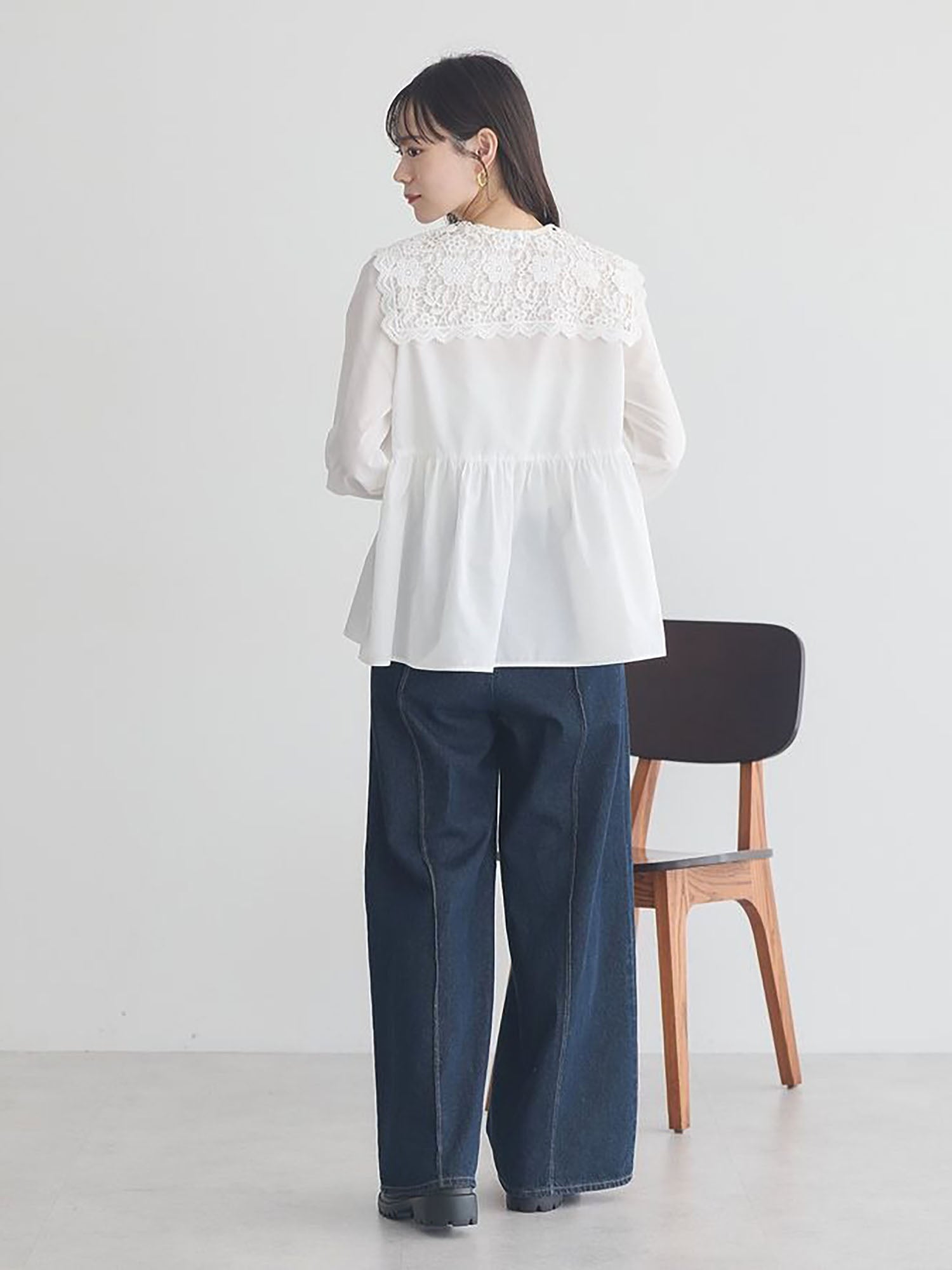 Arisa Lace Collar Blouse