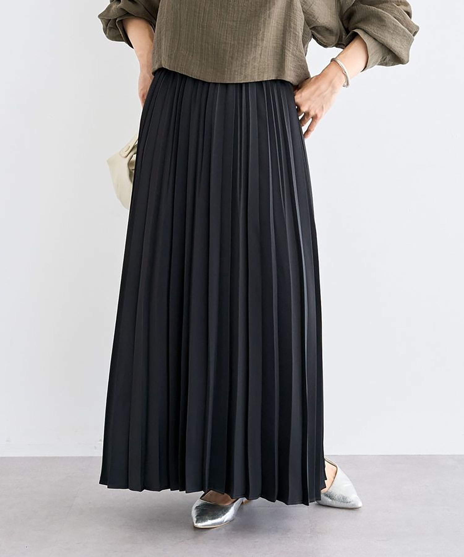 Aokiro Satin Pleated Skirt