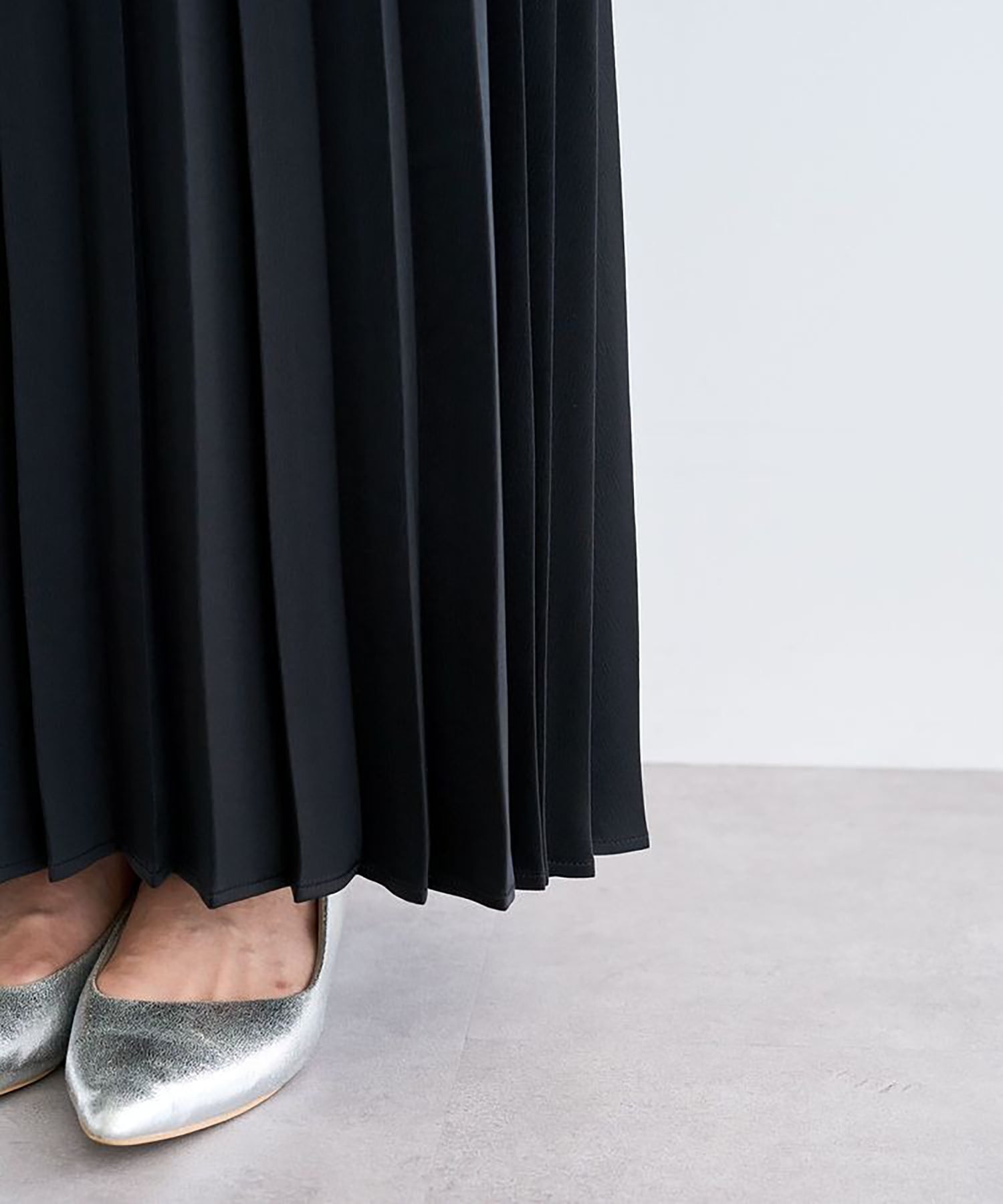 Aokiro Satin Pleated Skirt