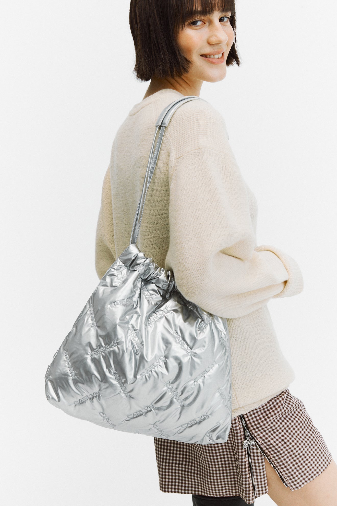 พร้อมส่ง Carlyn Soft Bag (Size L) | LINE SHOPPING