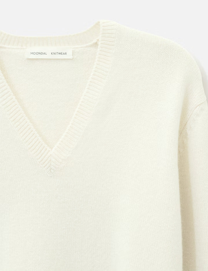 24 Deep V-Neck Knit In Ivory