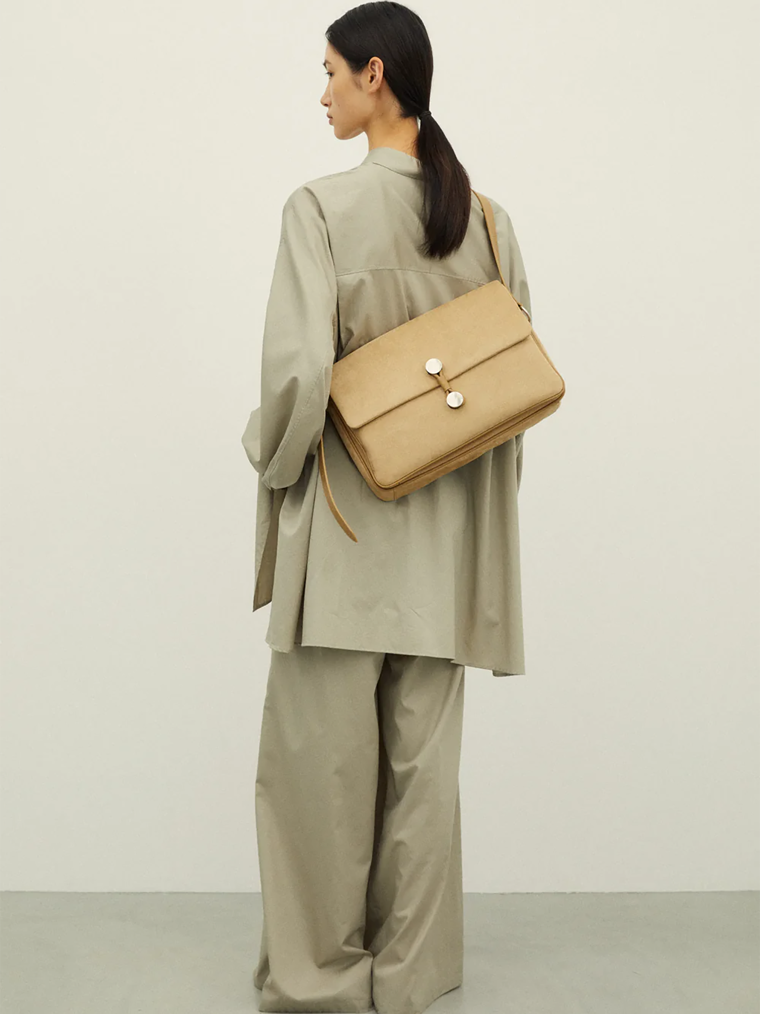 TABLET MESSENGER SUEDE