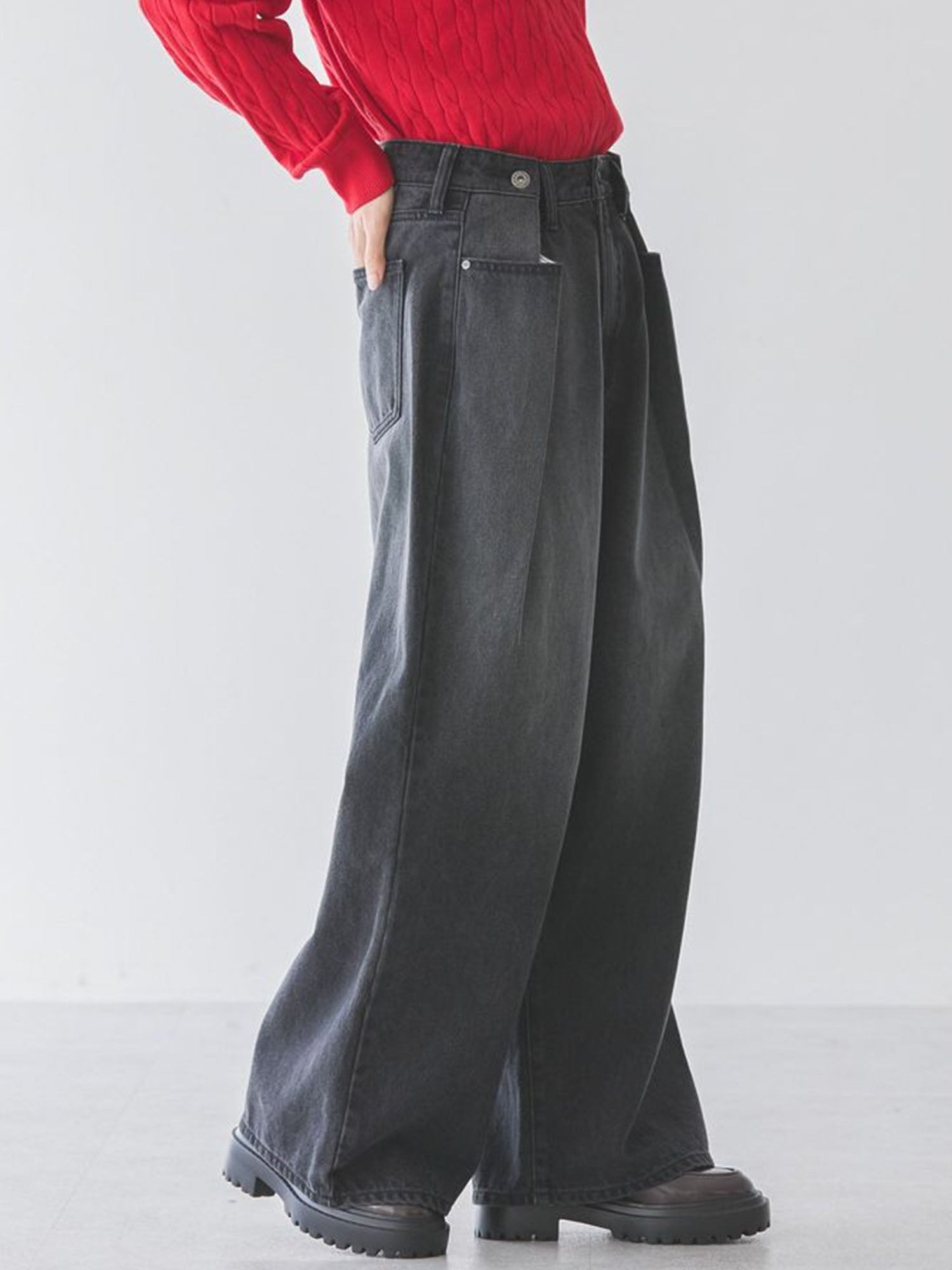 Kakogawa Tucked Wide Denim Pants