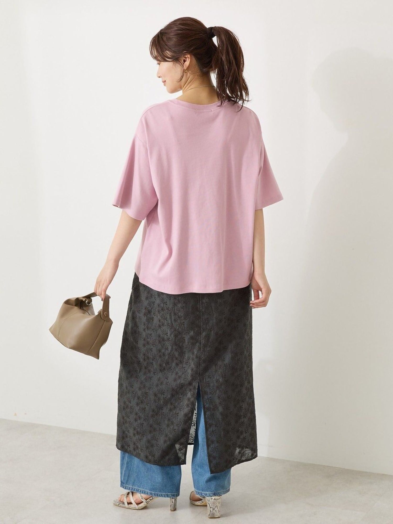 Ayami Loose-Fitting Crew Neck T-Shirt