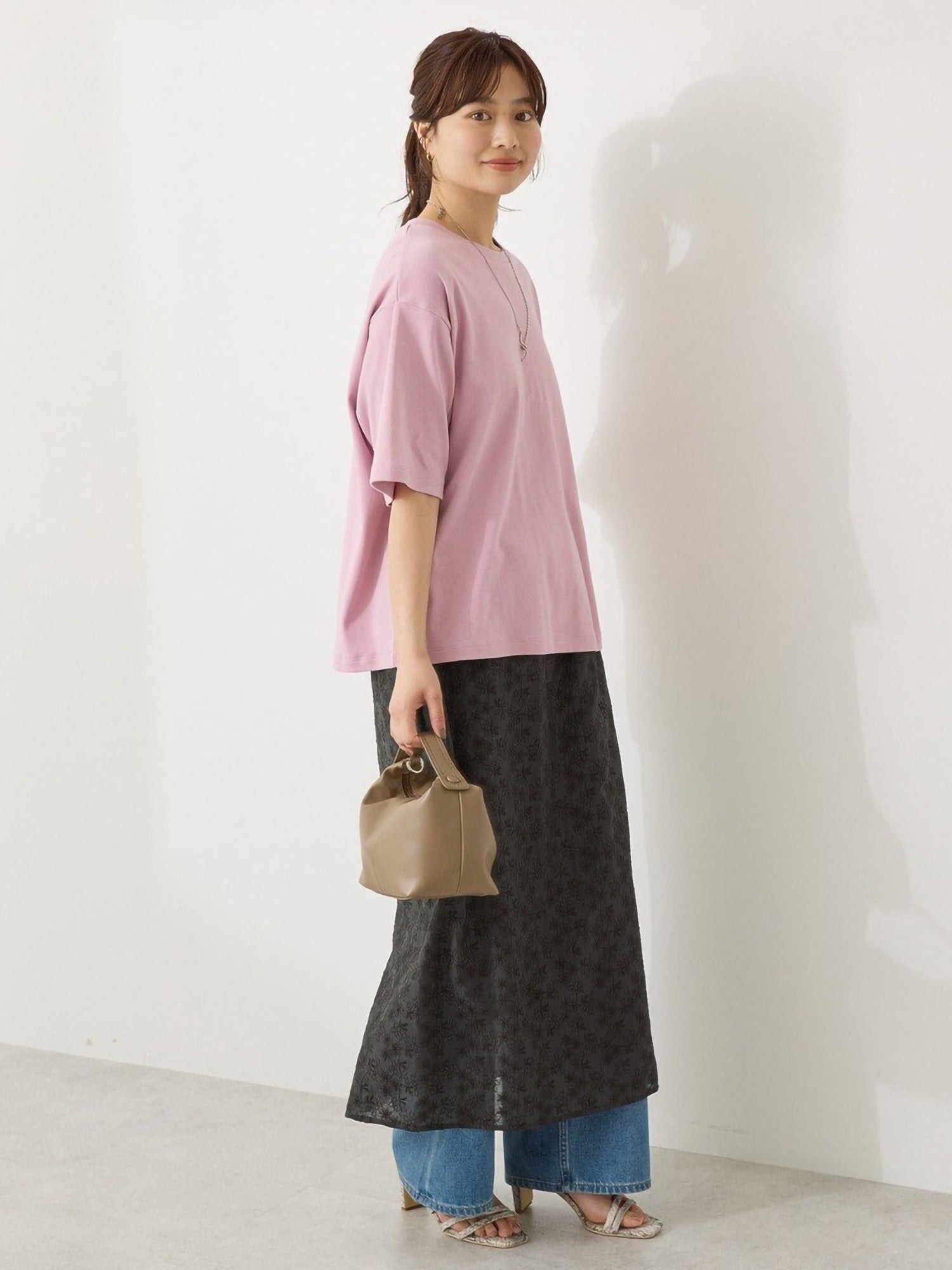 Ayami Loose-Fitting Crew Neck T-Shirt