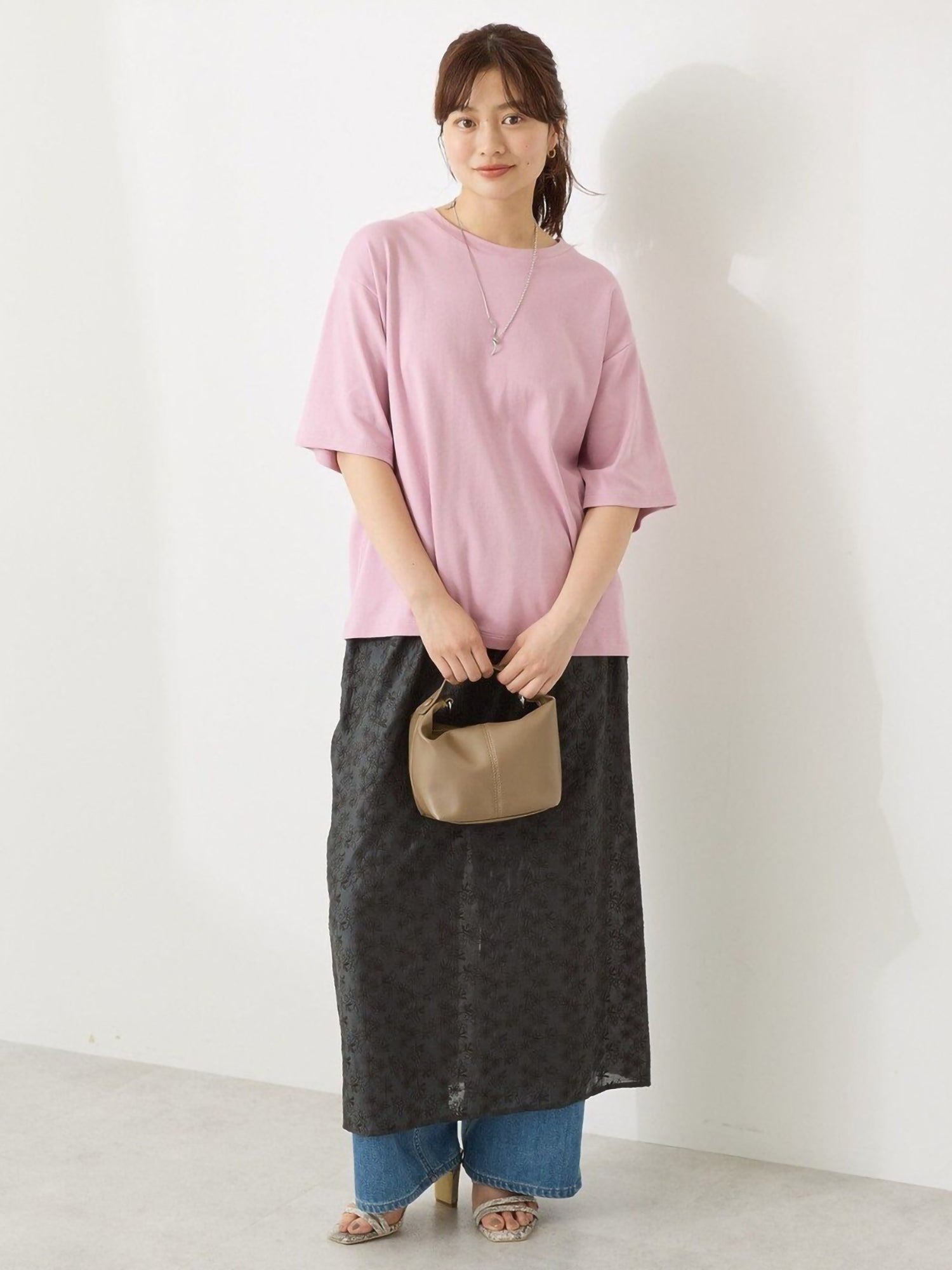 Ayami Loose-Fitting Crew Neck T-Shirt