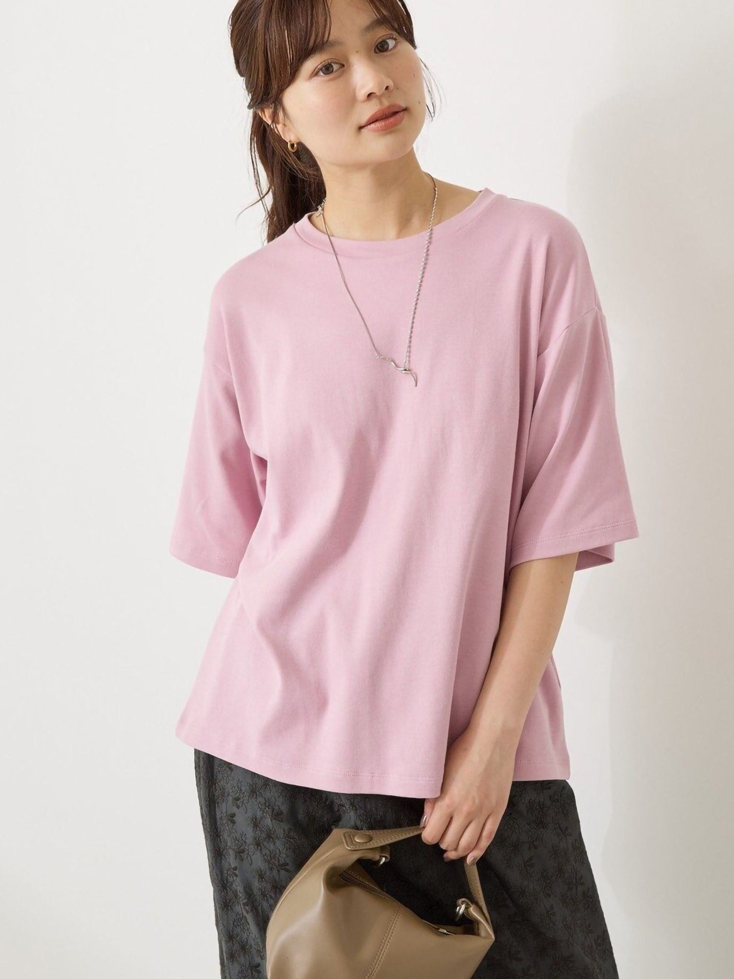 Ayami Loose-Fitting Crew Neck T-Shirt