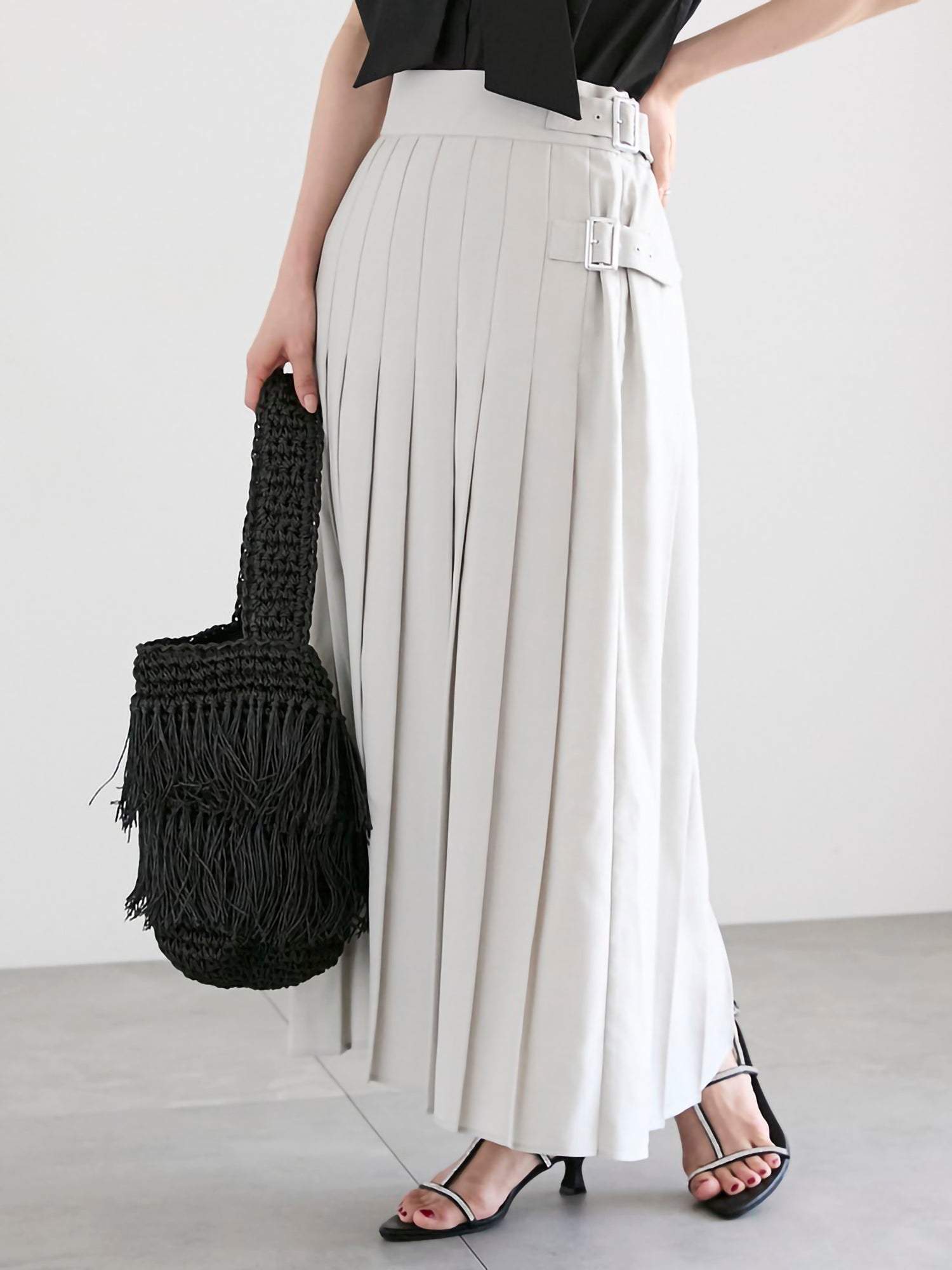 Isamori Side Belt Pleated Skirt