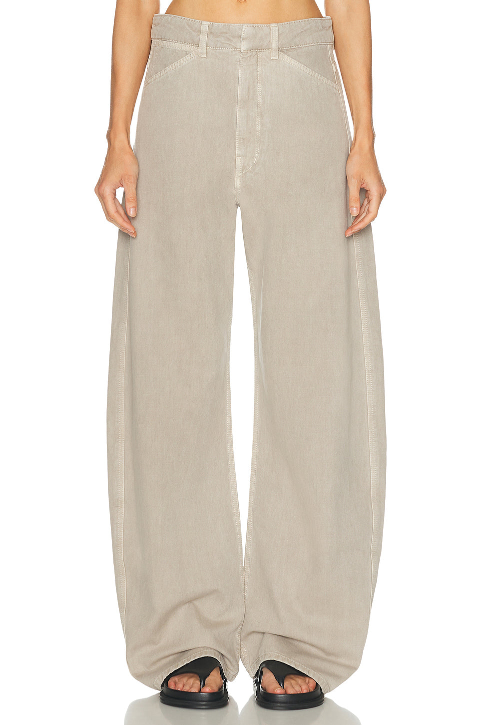High Waisted Curved Leg