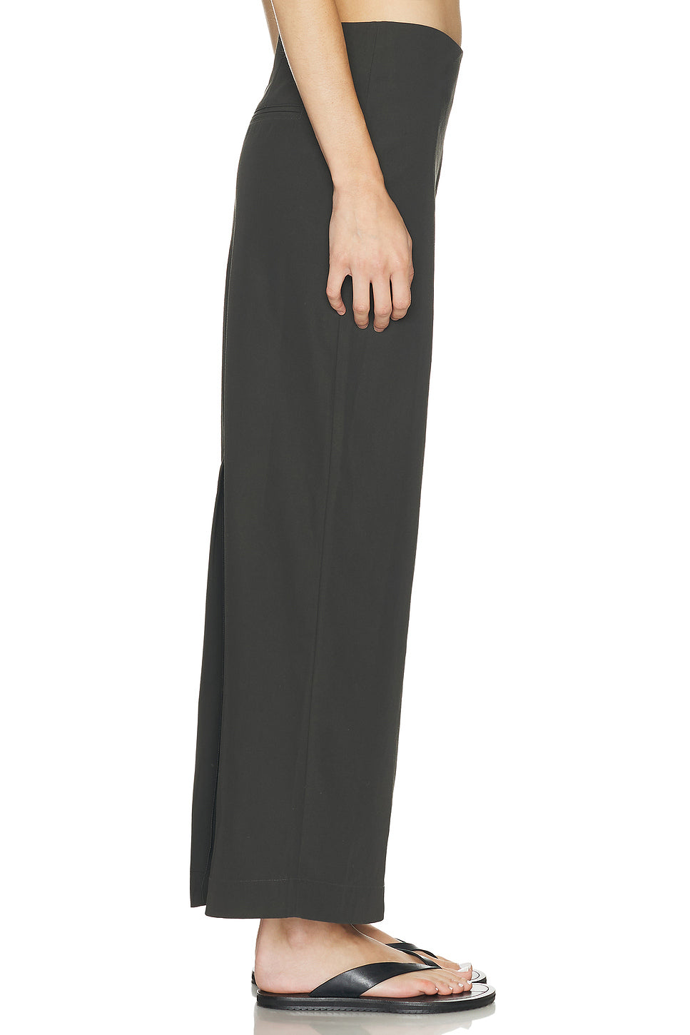 Minimal Column Skirt