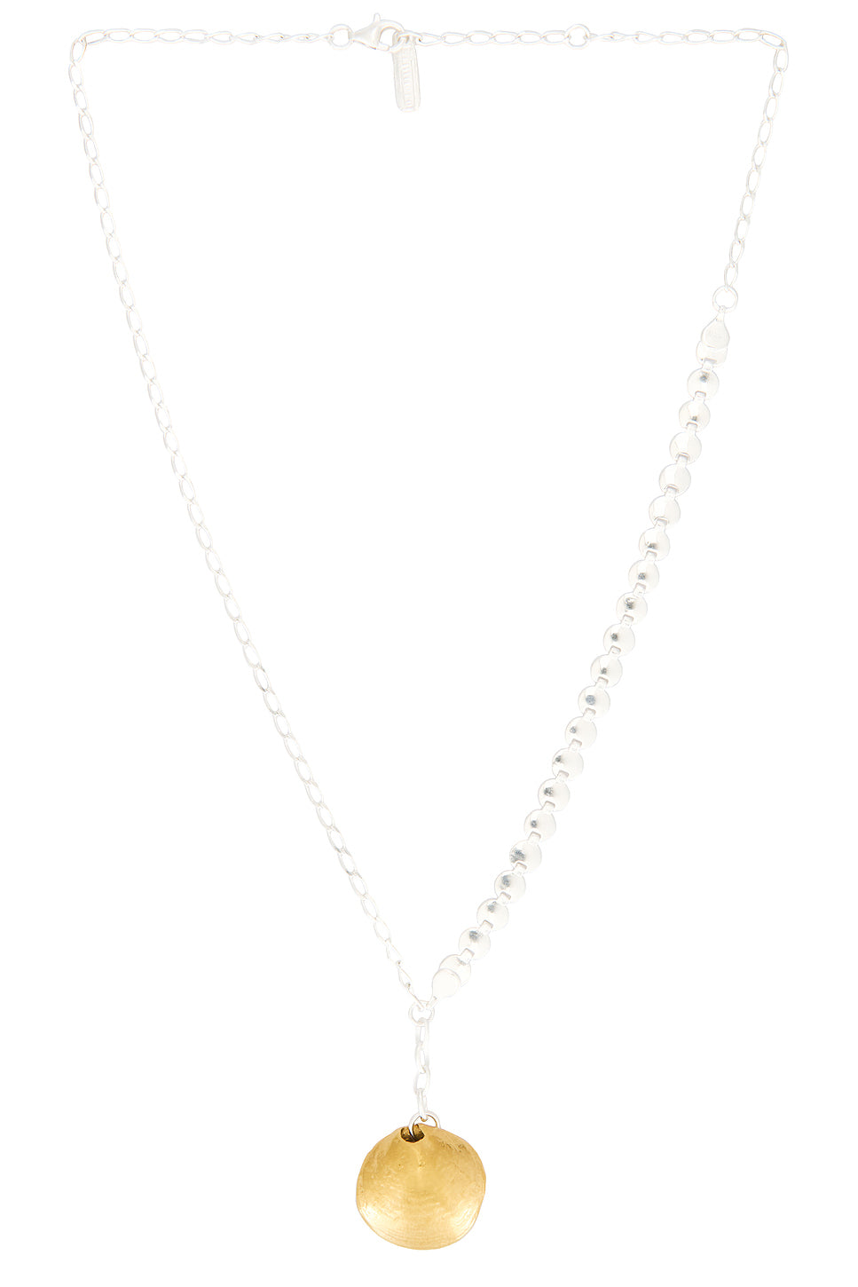 Una Concha En La Arena Necklace