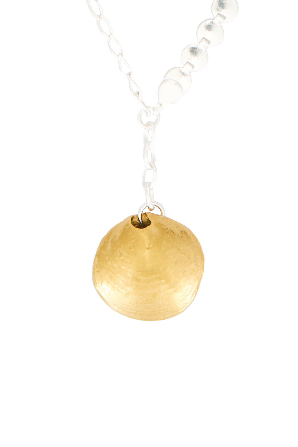 Una Concha En La Arena Necklace