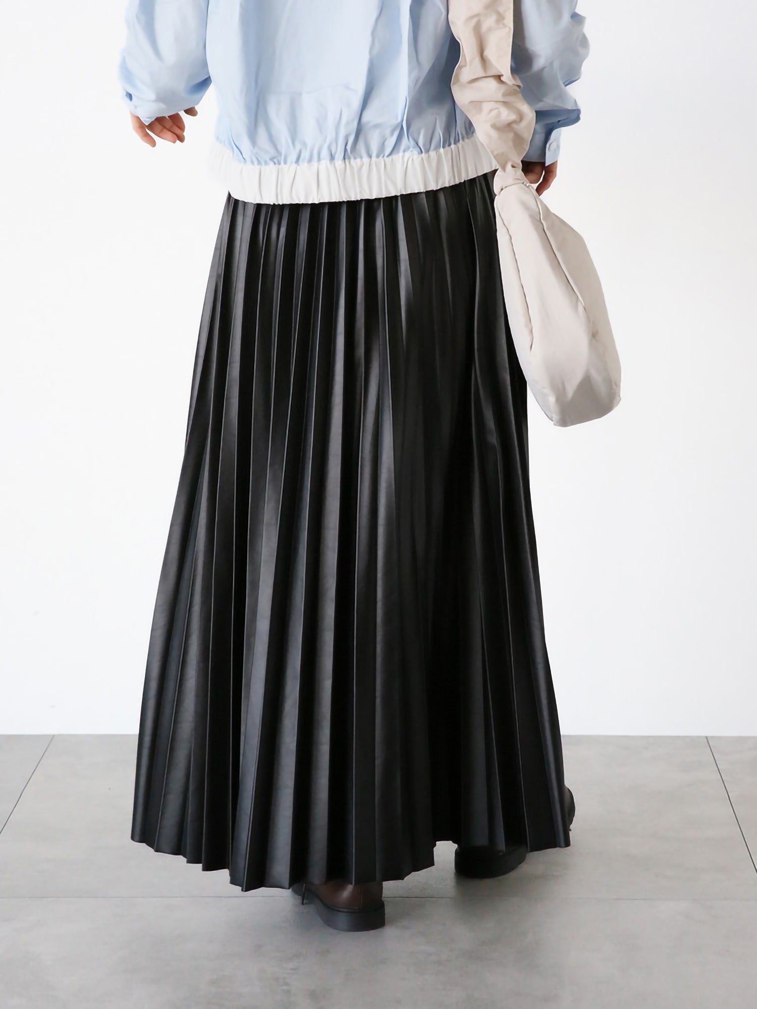 Takamine Glossy Pleated Skirt