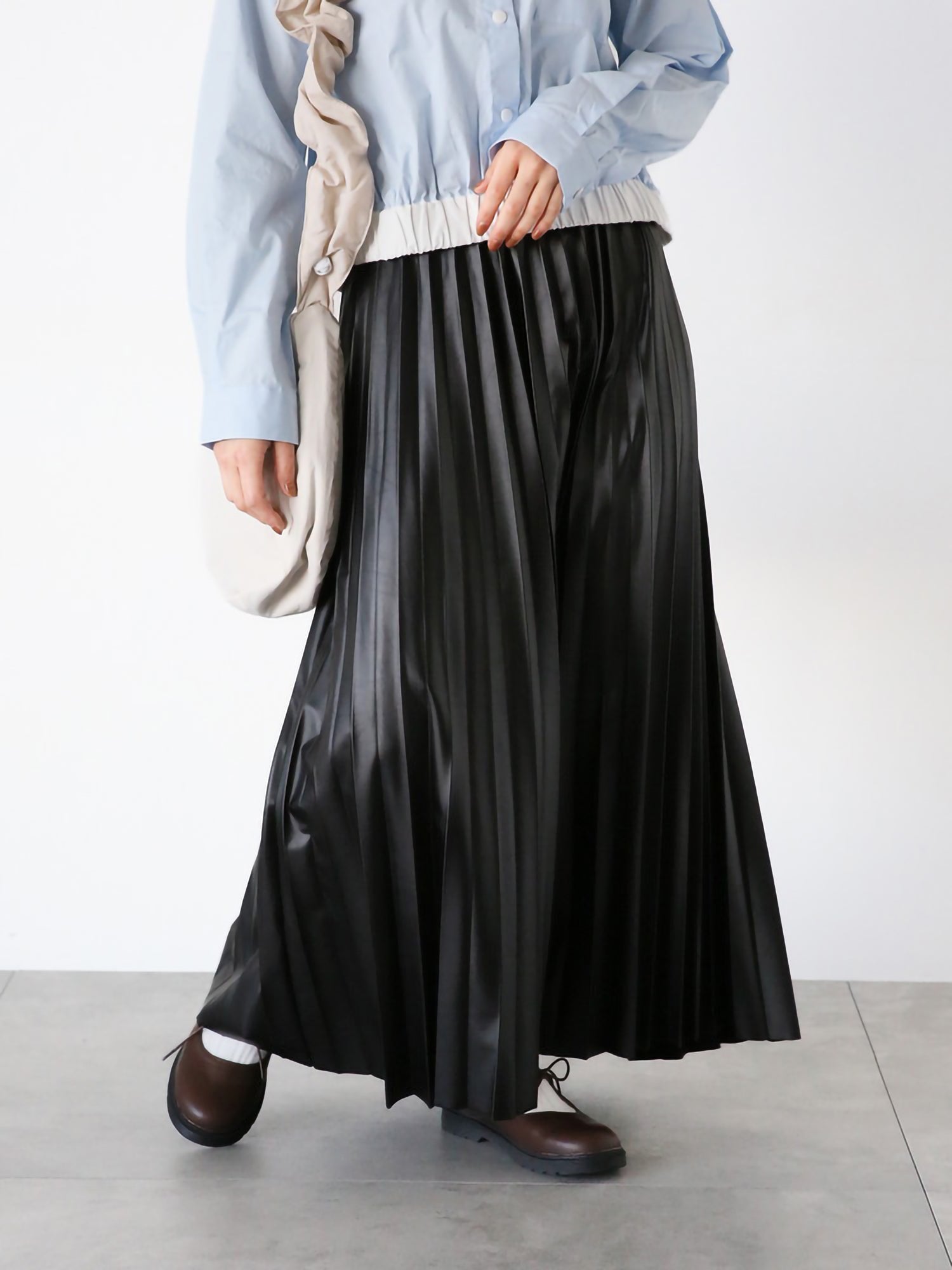 Takamine Glossy Pleated Skirt