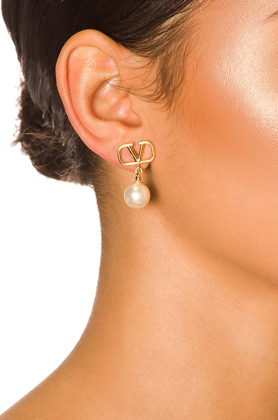 V Logo Signature Pearl Earrings