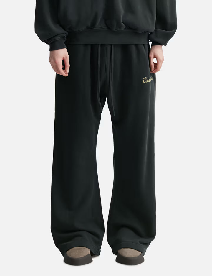 Training Classic Flare Sweatpant