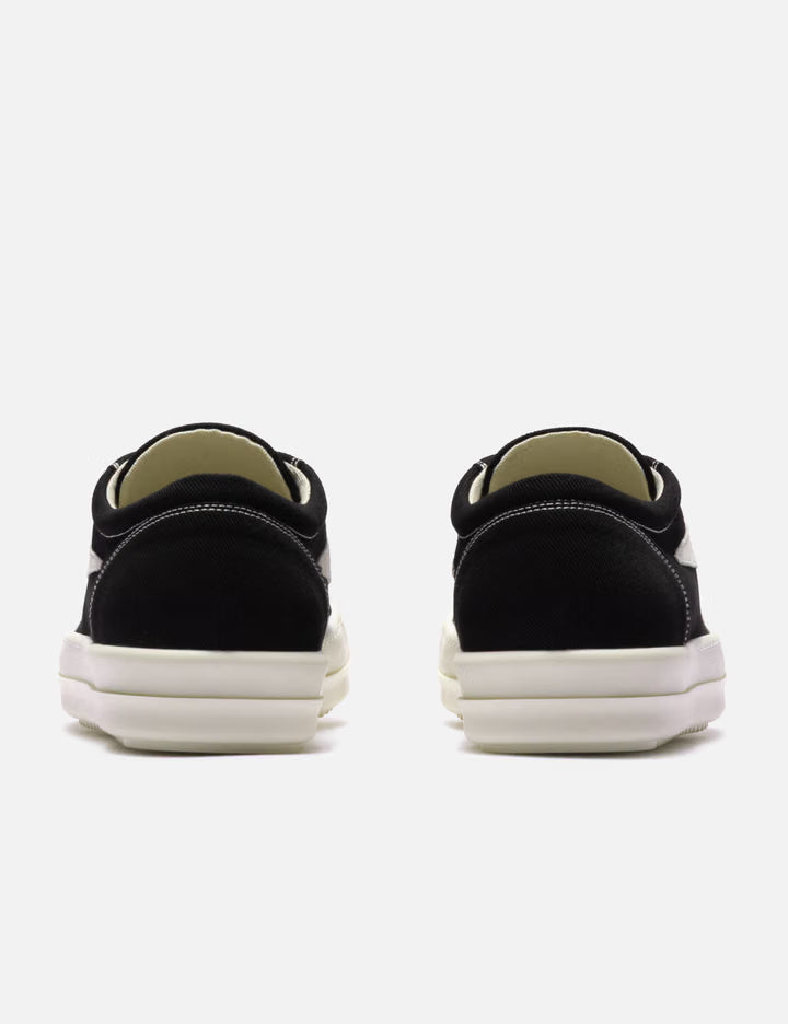 VINTAGE SNEAKS