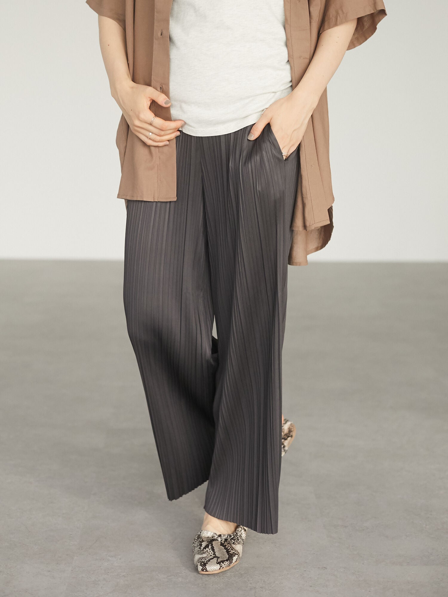 Sara Pleated Straight Pants